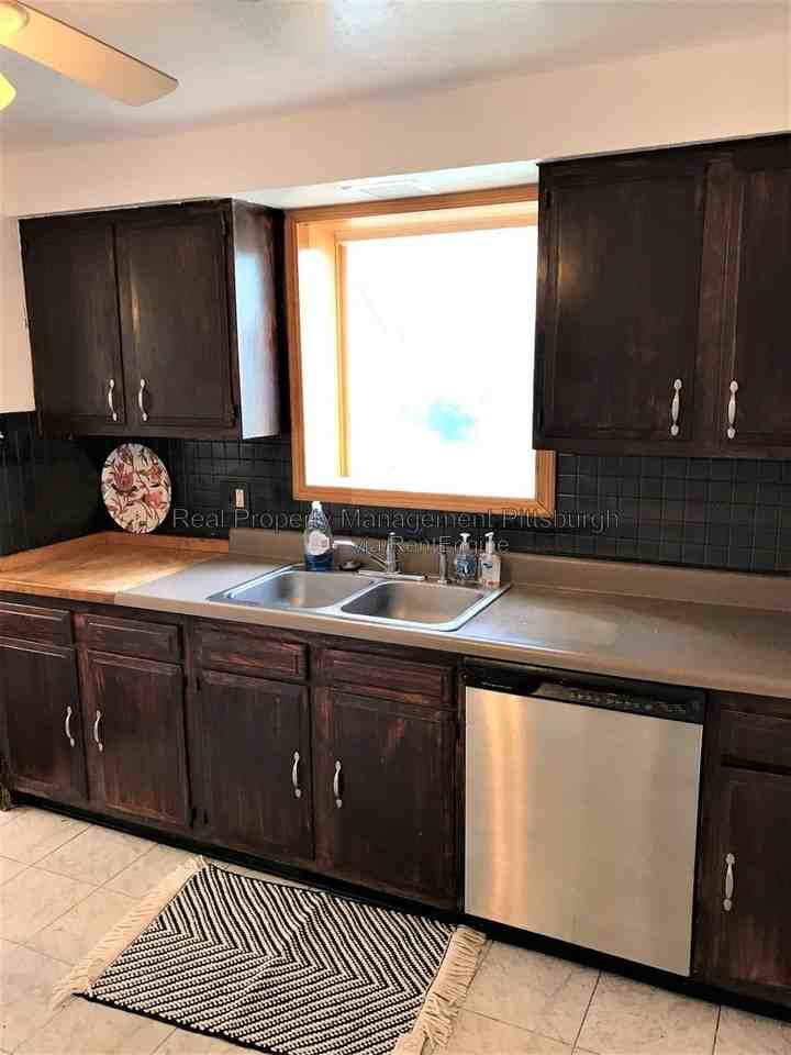 1685 Doyle St - Photo 5 of 16