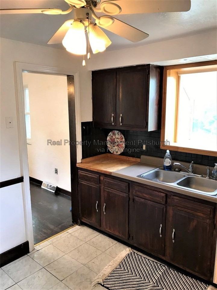 1685 Doyle St - Photo 6 of 16