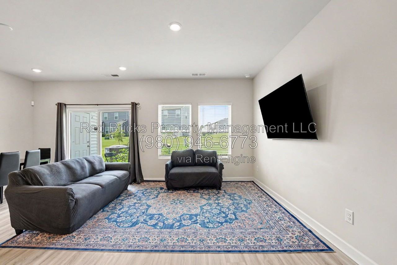 2043 Old Rivers Rd - Photo 6 of 24