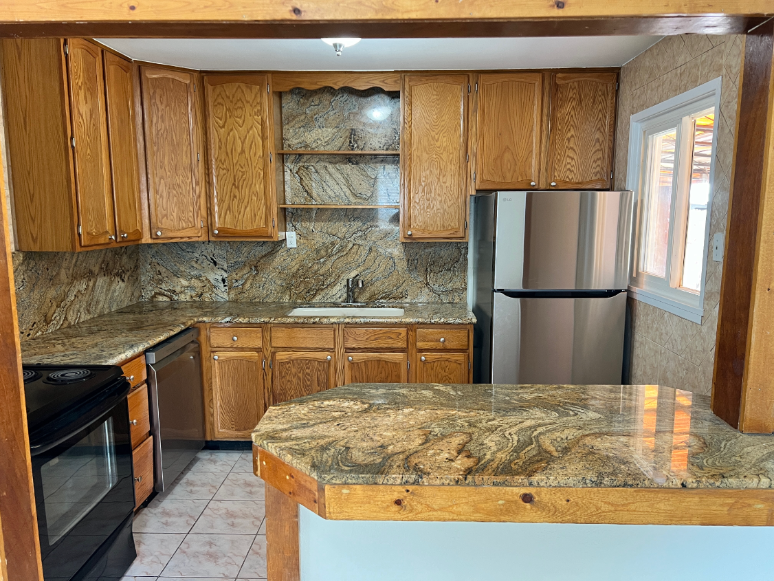 1124 Victor St - Photo 6 of 16