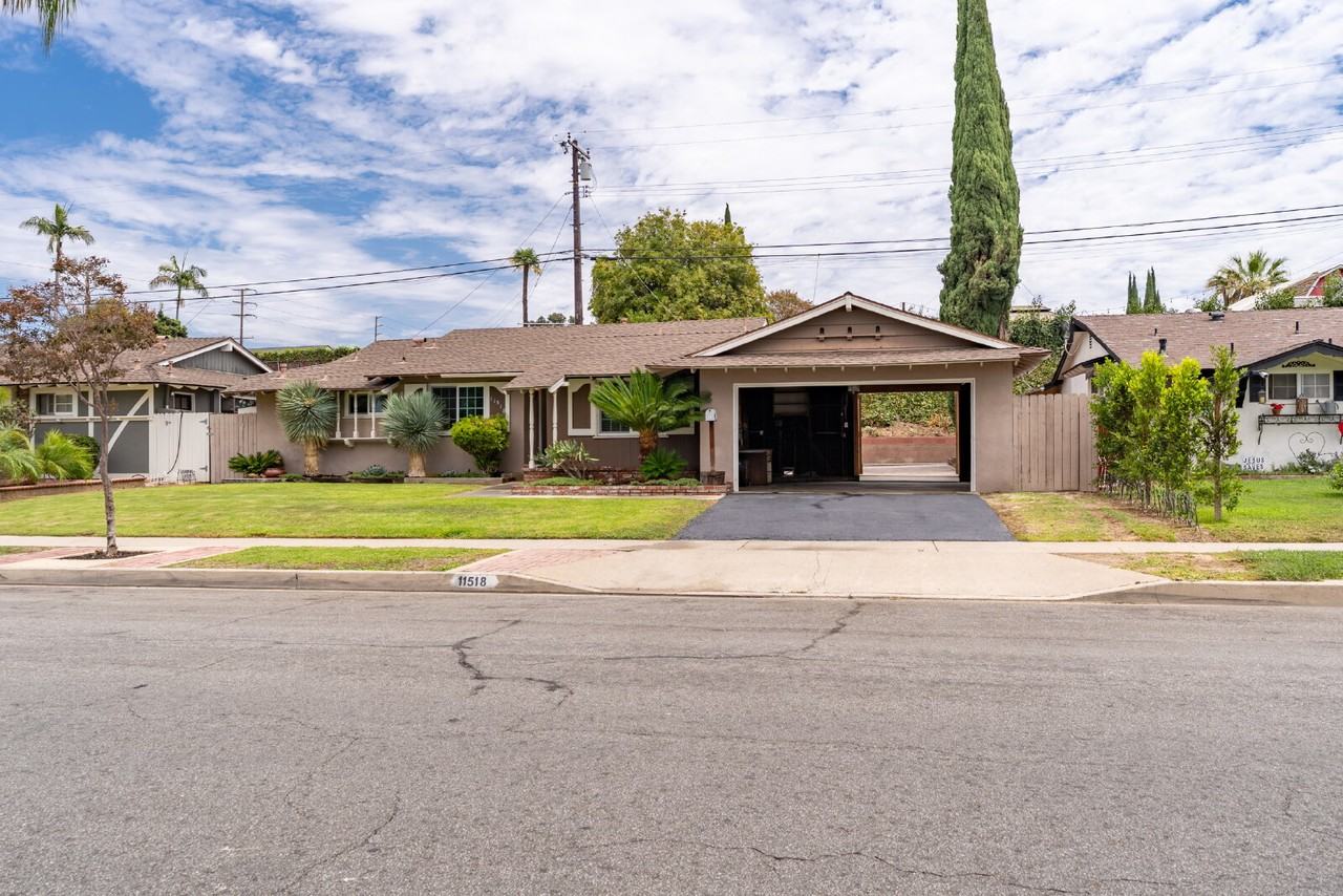11518 Toerge Dr - Photo 4 of 27