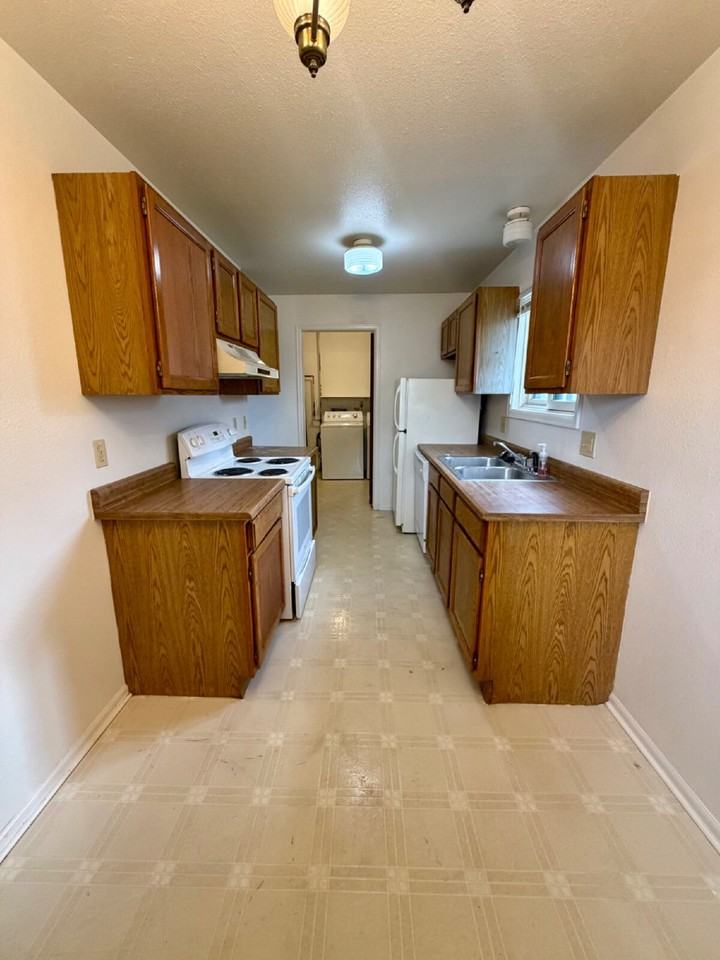 1813 Edgewater Ave - Photo 5 of 16