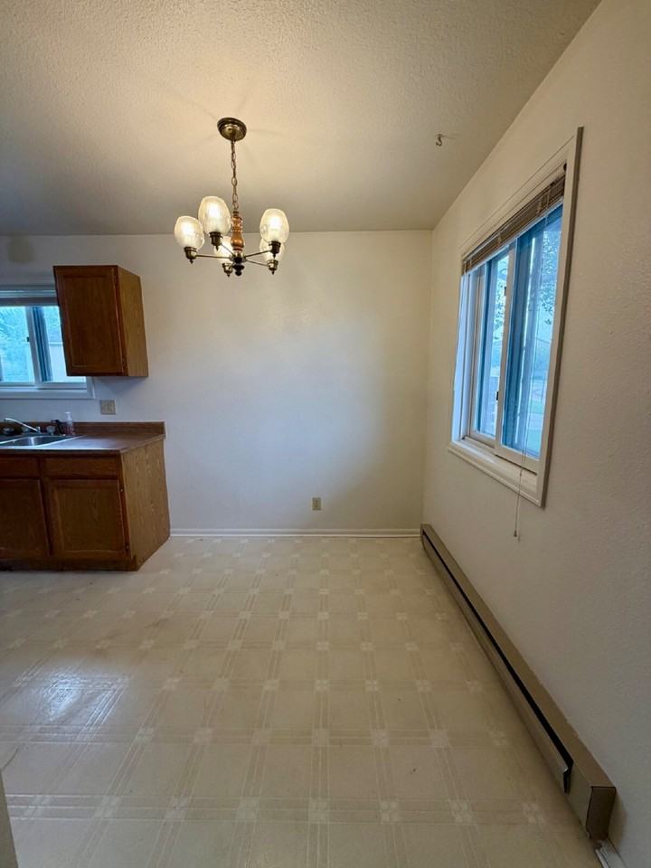 1813 Edgewater Ave - Photo 6 of 16