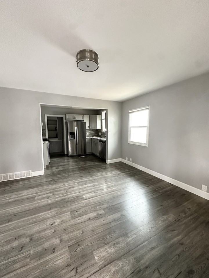 1016 W 22nd St Unit A - Photo 5 of 15