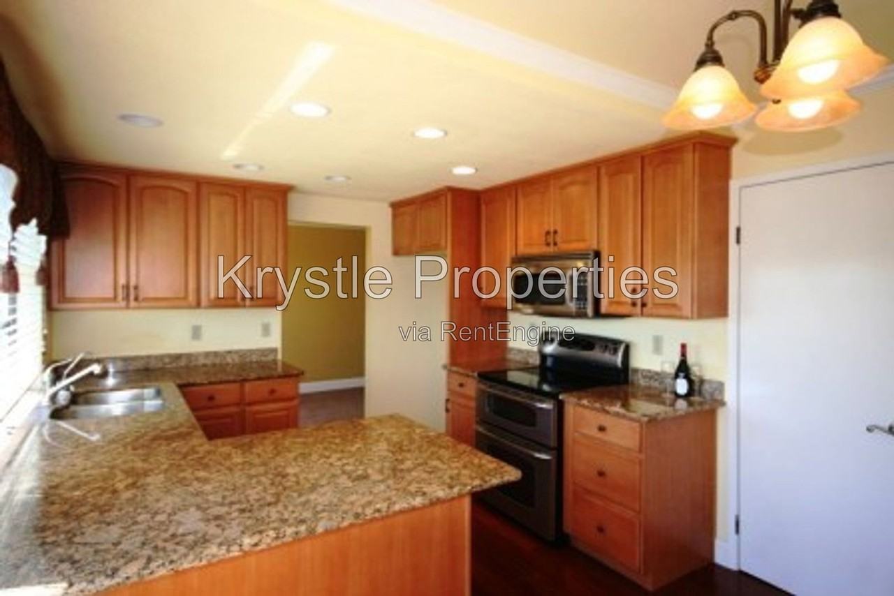1345 Corcoran Ave - Photo 4 of 14