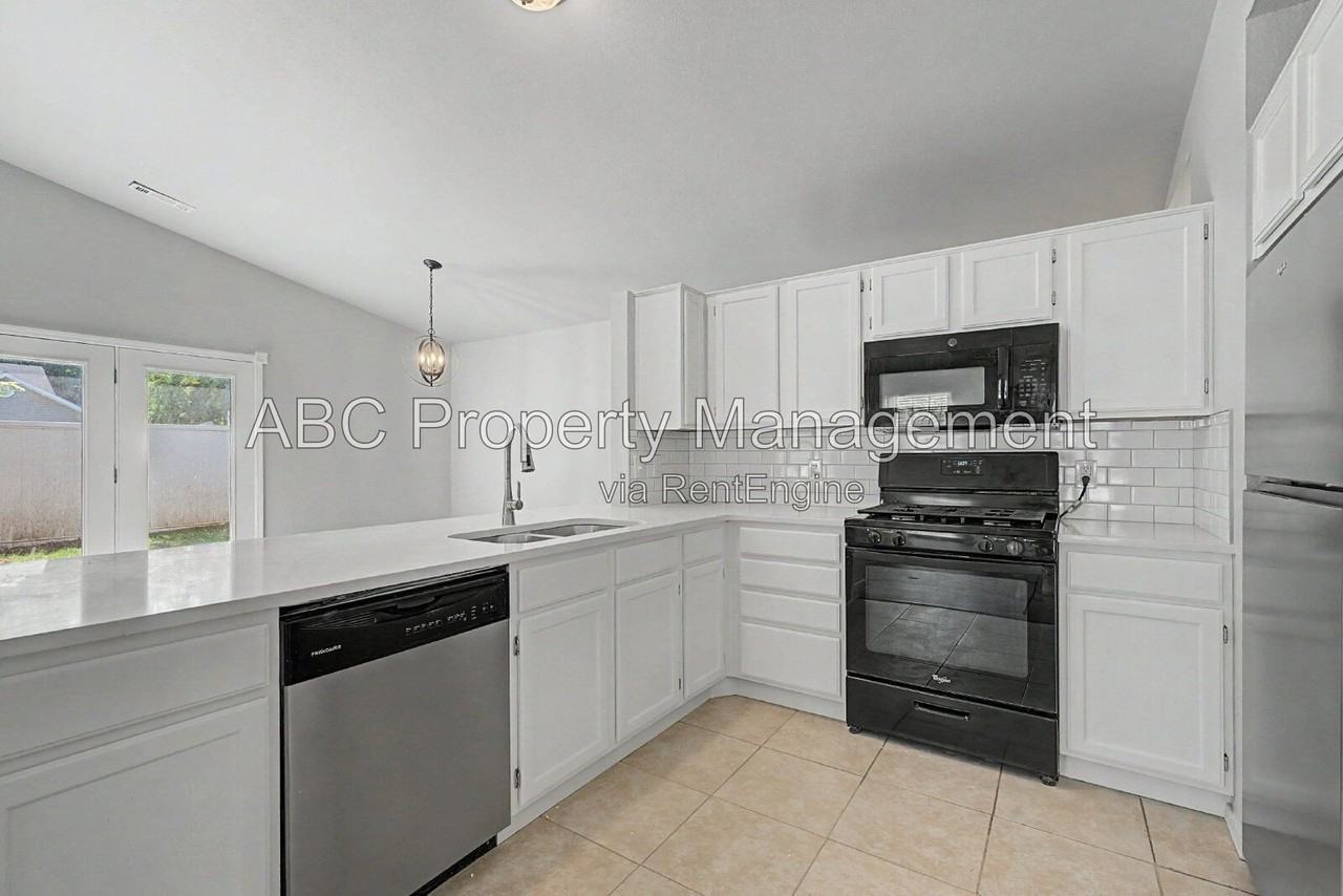 3345 W Essex Dr - Photo 2 of 22