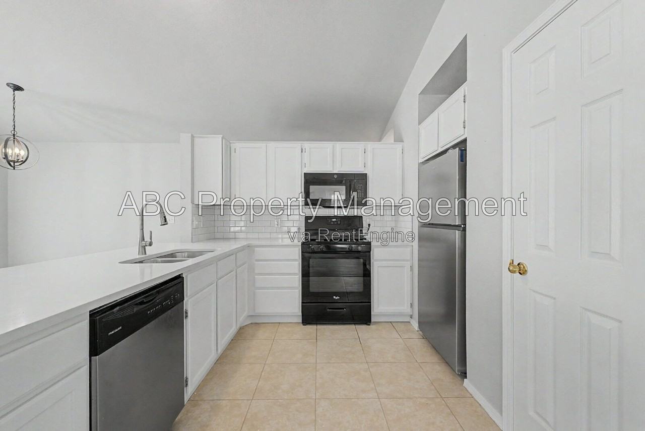 3345 W Essex Dr - Photo 3 of 22