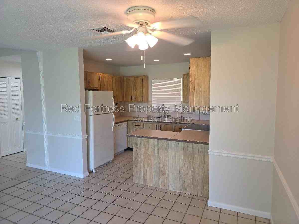 1049 Ridgeway Dr - Photo 2 of 14