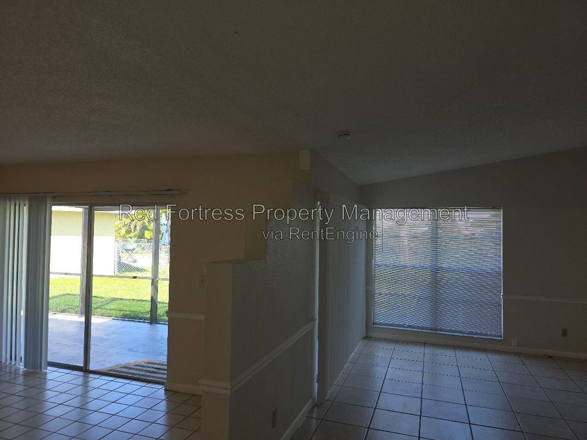1049 Ridgeway Dr - Photo 4 of 14