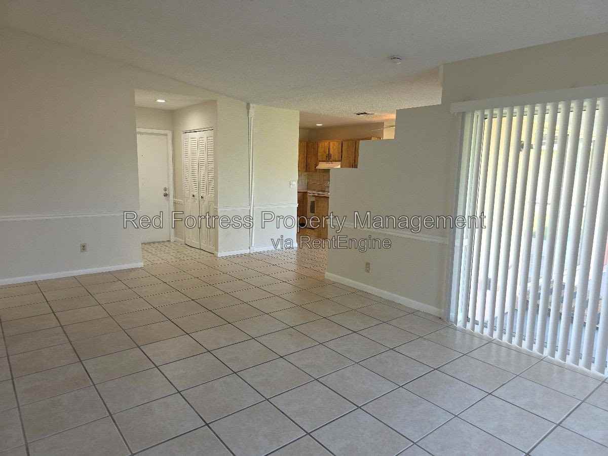 1049 Ridgeway Dr - Photo 5 of 14