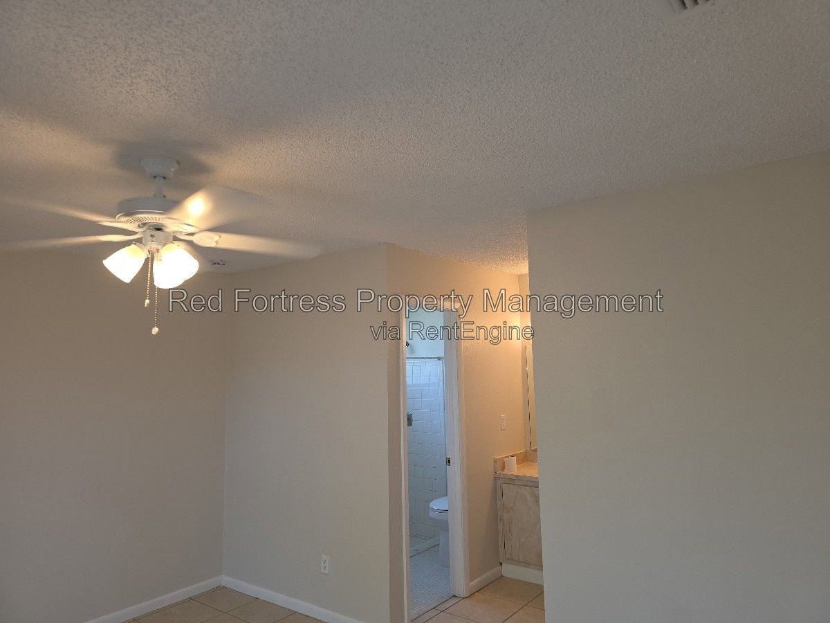 1049 Ridgeway Dr - Photo 6 of 14