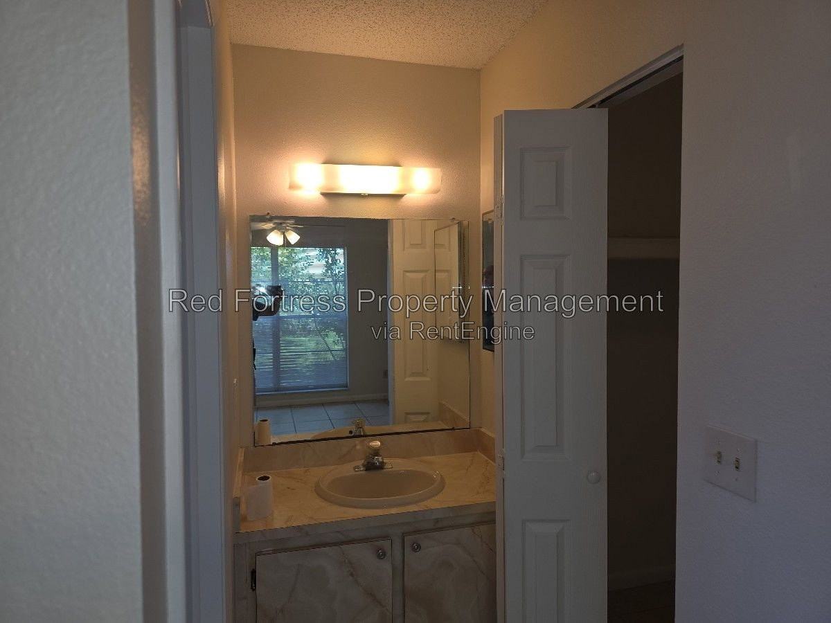 1049 Ridgeway Dr - Photo 7 of 14