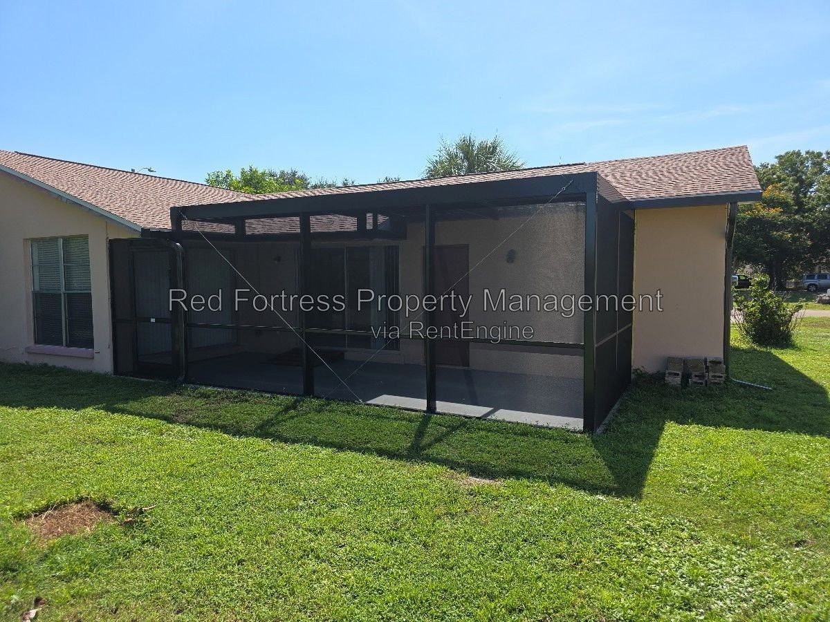 1049 Ridgeway Dr - Photo 2 of 13