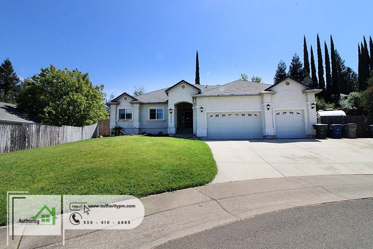 2279 Wicklow St - Photo 2 of 31