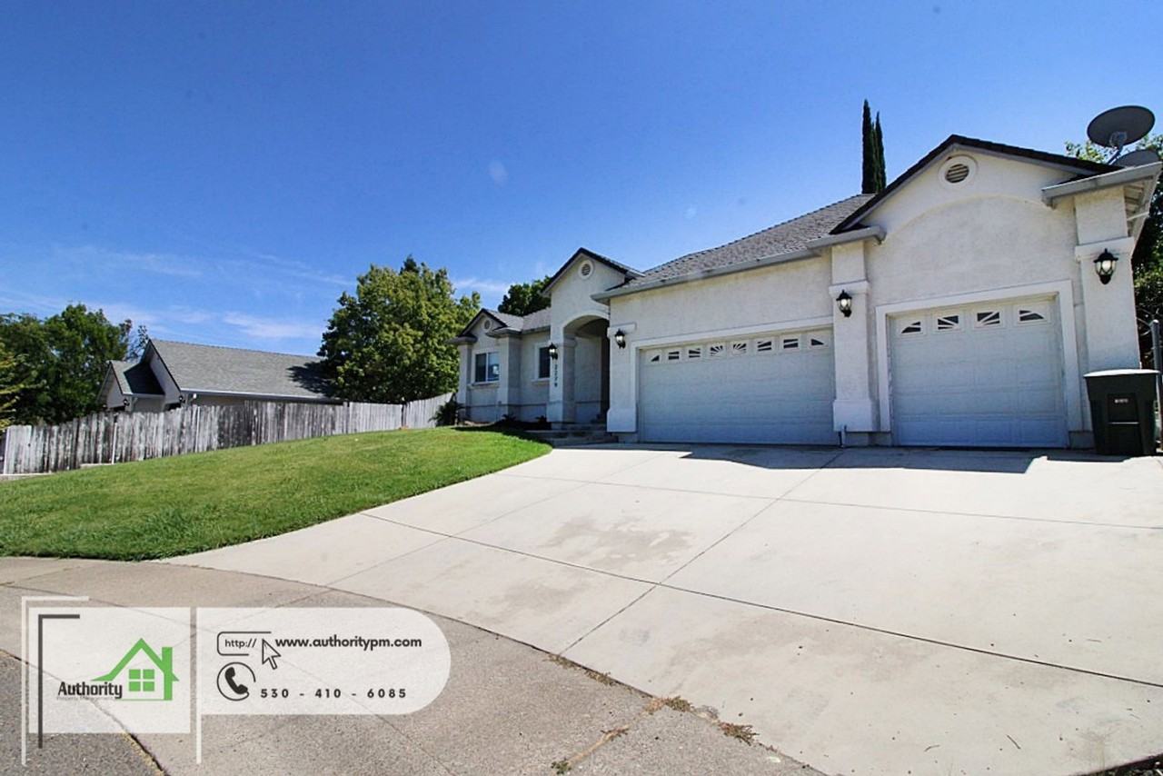 2279 Wicklow St - Photo 3 of 31