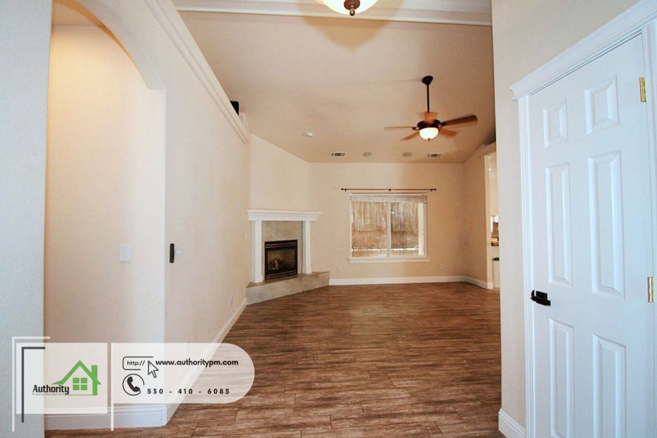 2279 Wicklow St - Photo 4 of 31