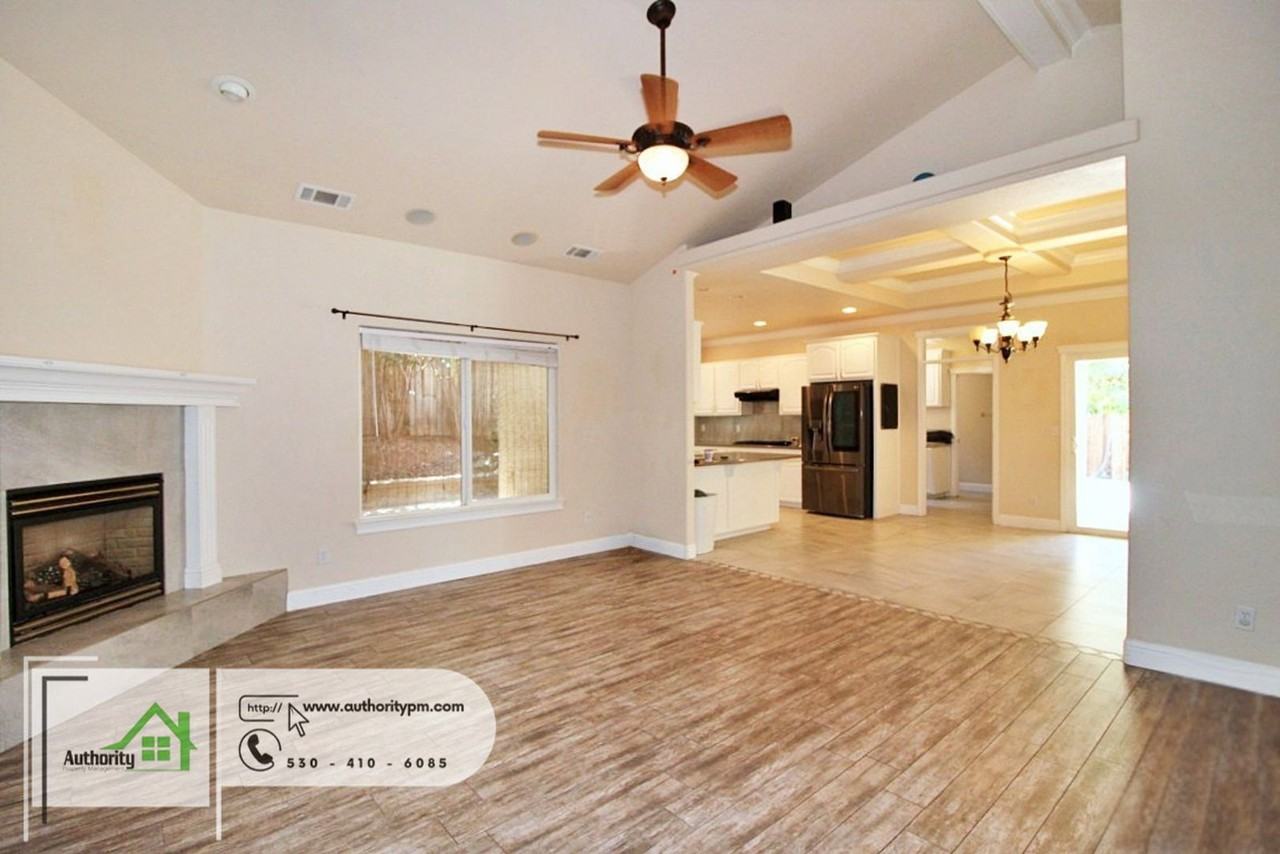 2279 Wicklow St - Photo 5 of 31
