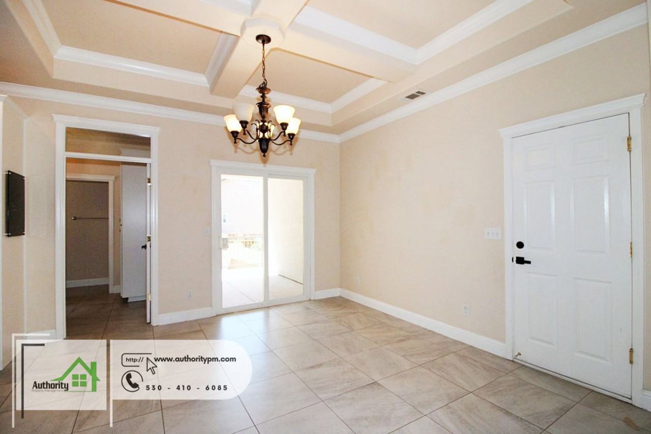 2279 Wicklow St - Photo 7 of 31