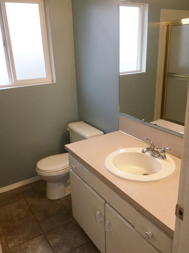 1678 Hayes St Apt A - Photo 4 of 5