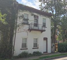 114 W Courtois St #1F - Photo 1 of 1