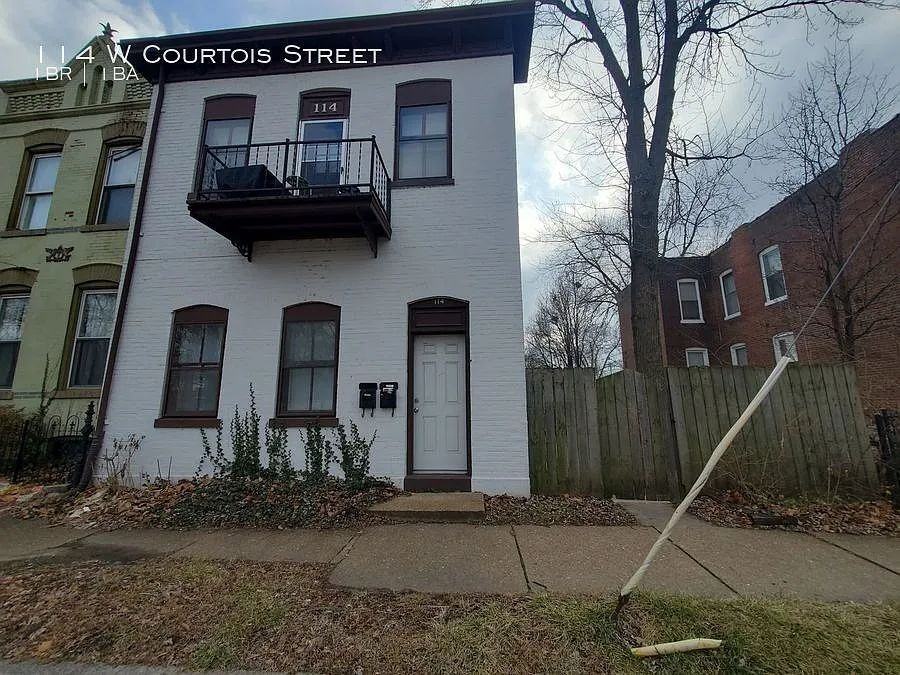 114 W Courtois St #1F - Photo 2 of 14