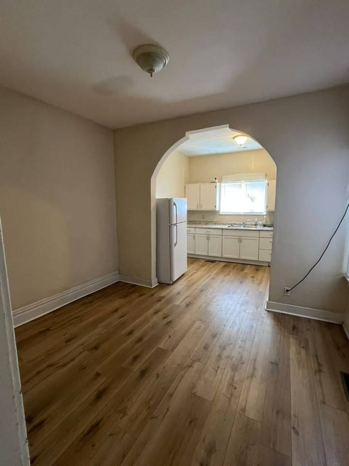 114 W Courtois St #1F - Photo 5 of 14