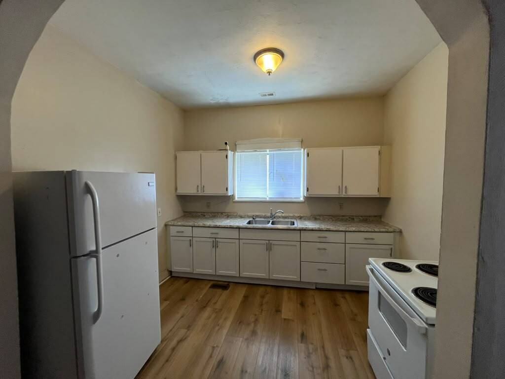 114 W Courtois St #1F - Photo 6 of 14