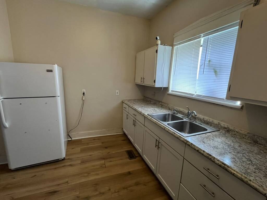 114 W Courtois St #1F - Photo 7 of 14