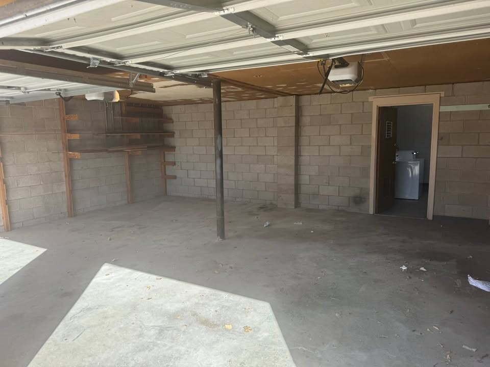 2009 East 15th Street East & West Garage - Photo 3 of 3