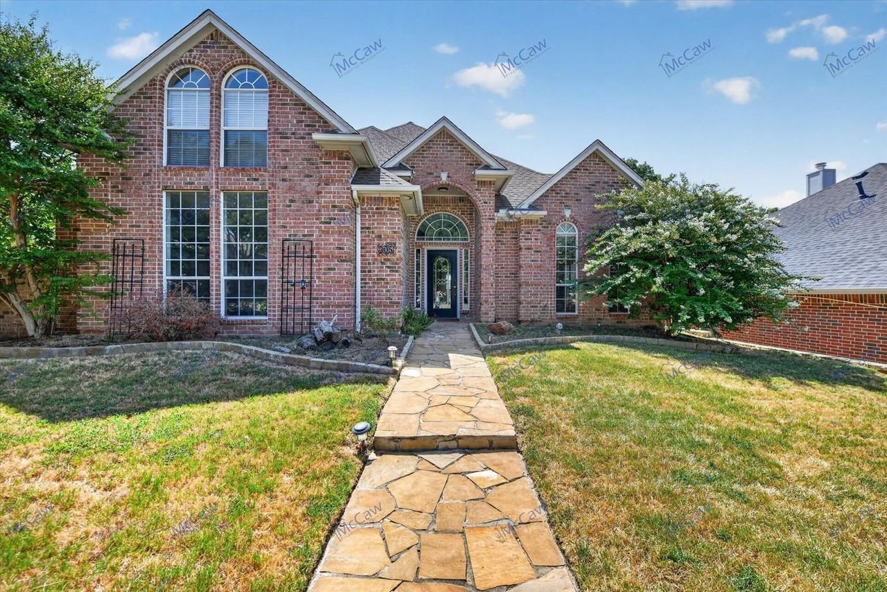 305 Brazil Dr - Photo 3 of 40