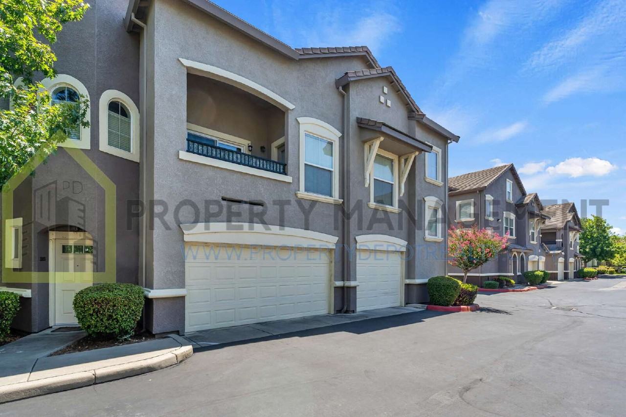 5501 Mezereon Ln - Photo 4 of 45
