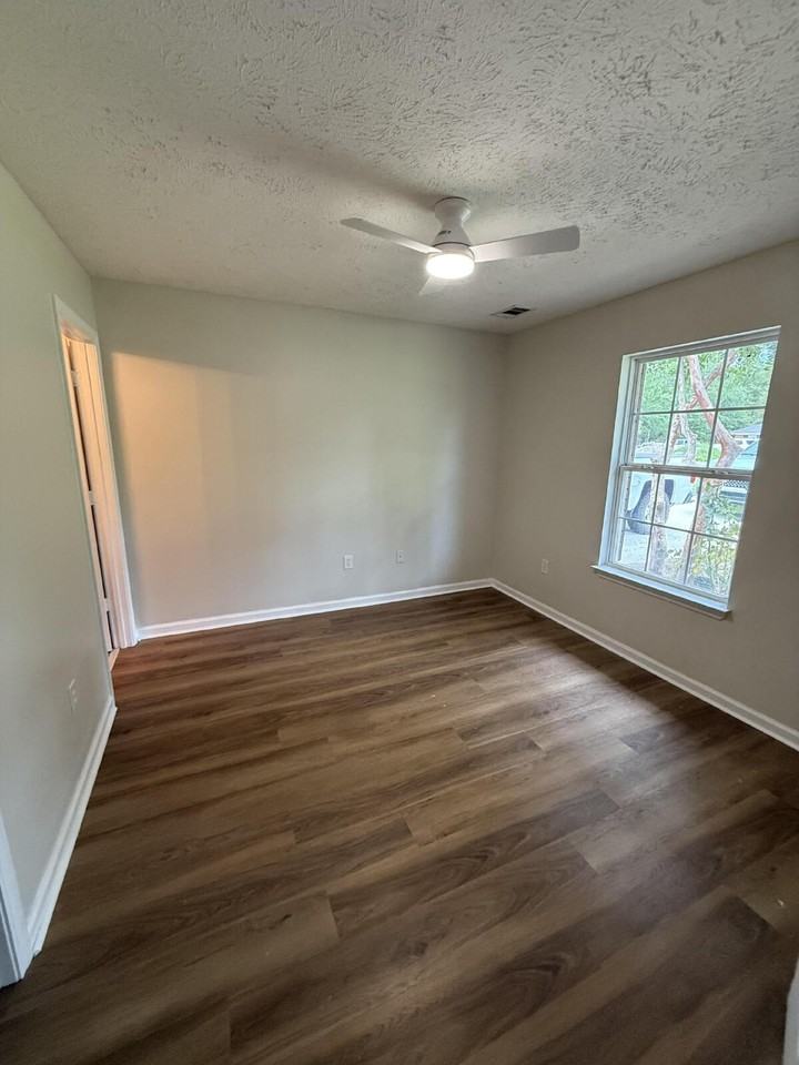 753 Roebling Rd - Photo 4 of 11