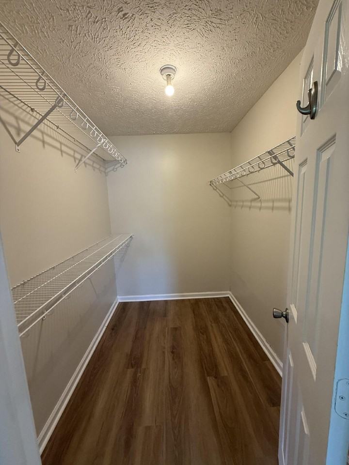 753 Roebling Rd - Photo 5 of 11
