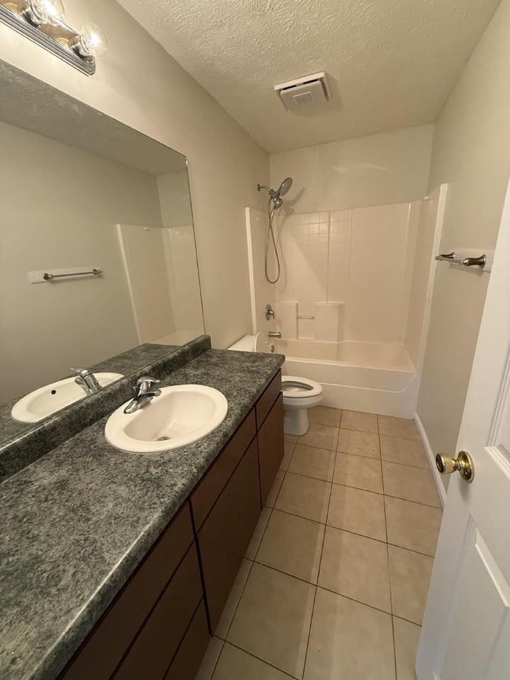 753 Roebling Rd - Photo 6 of 11