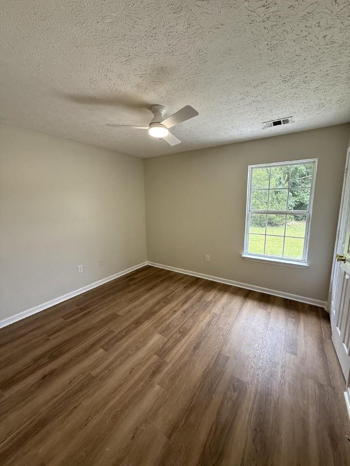753 Roebling Rd - Photo 7 of 11
