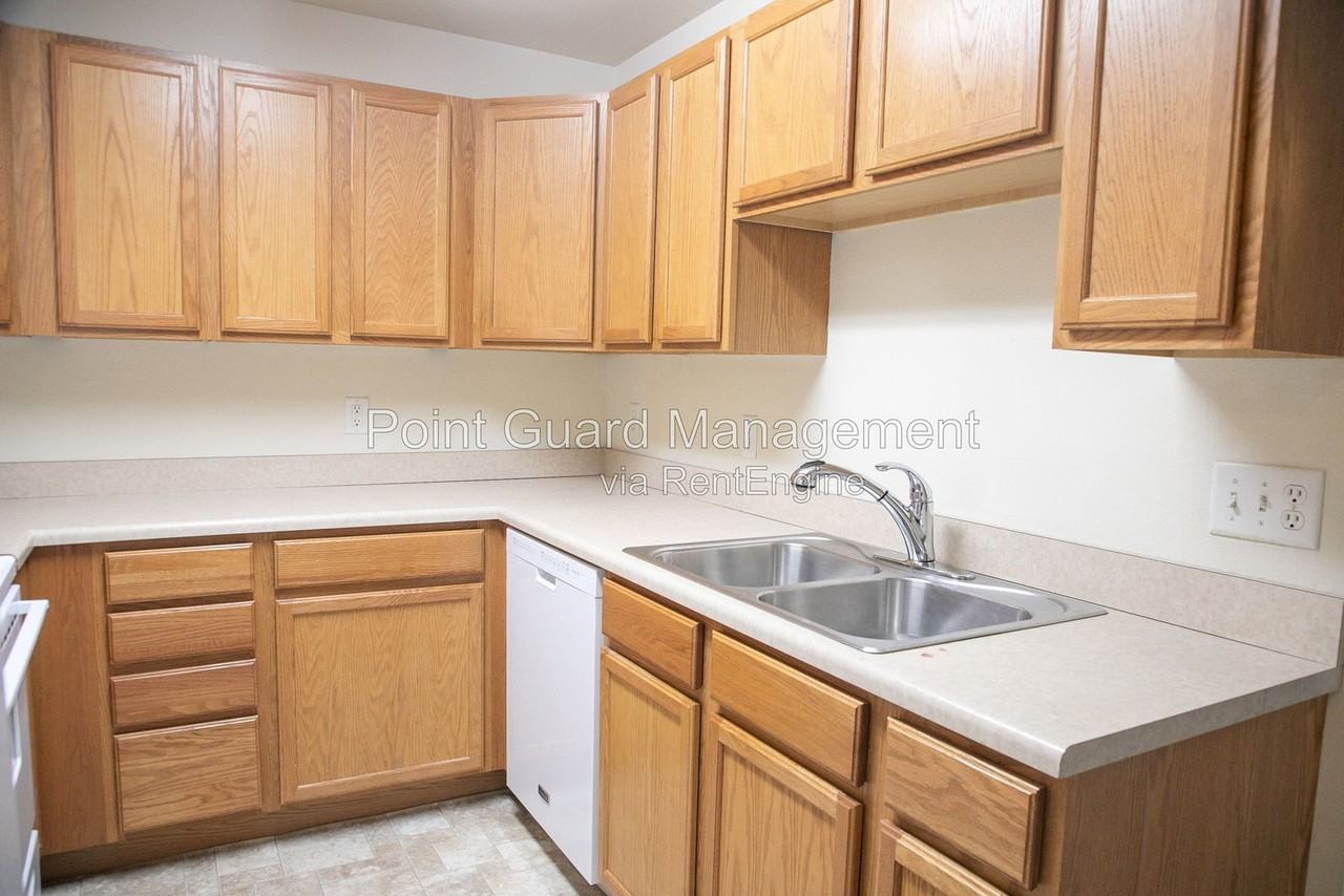 1003 Avenue K #7 - Photo 3 of 22