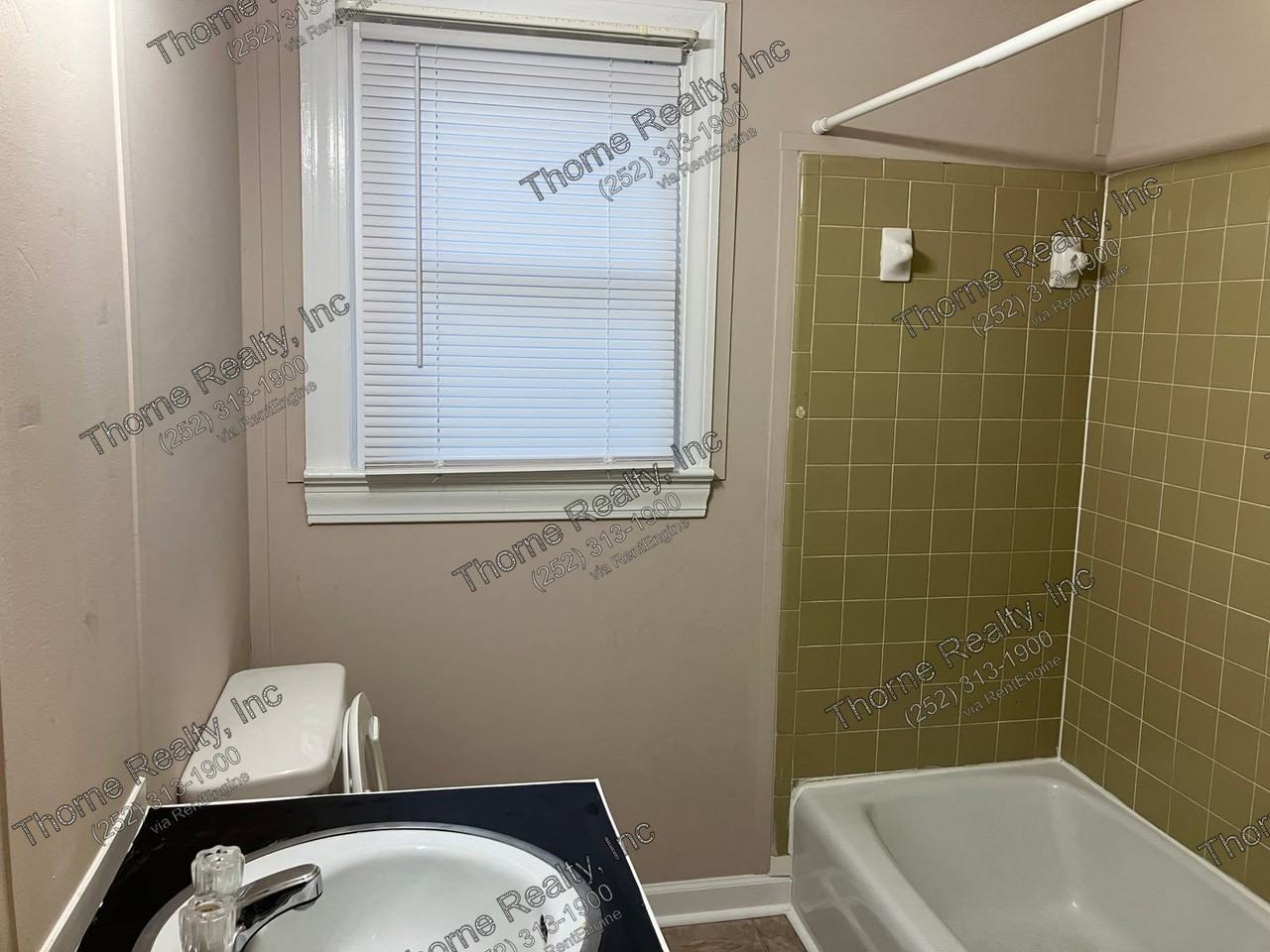 1024 Burt St - Photo 4 of 7