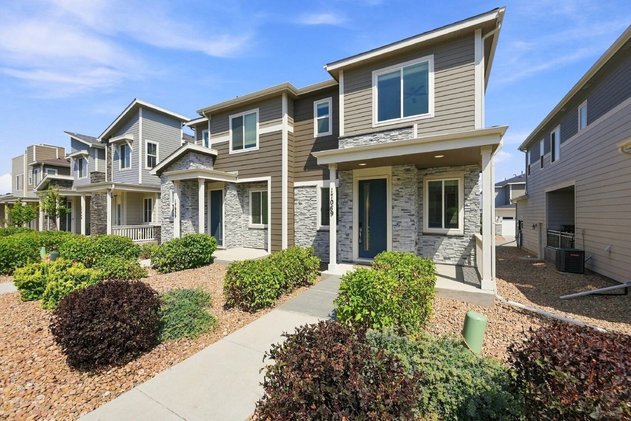17069 E Exposition Dr - Photo 3 of 32