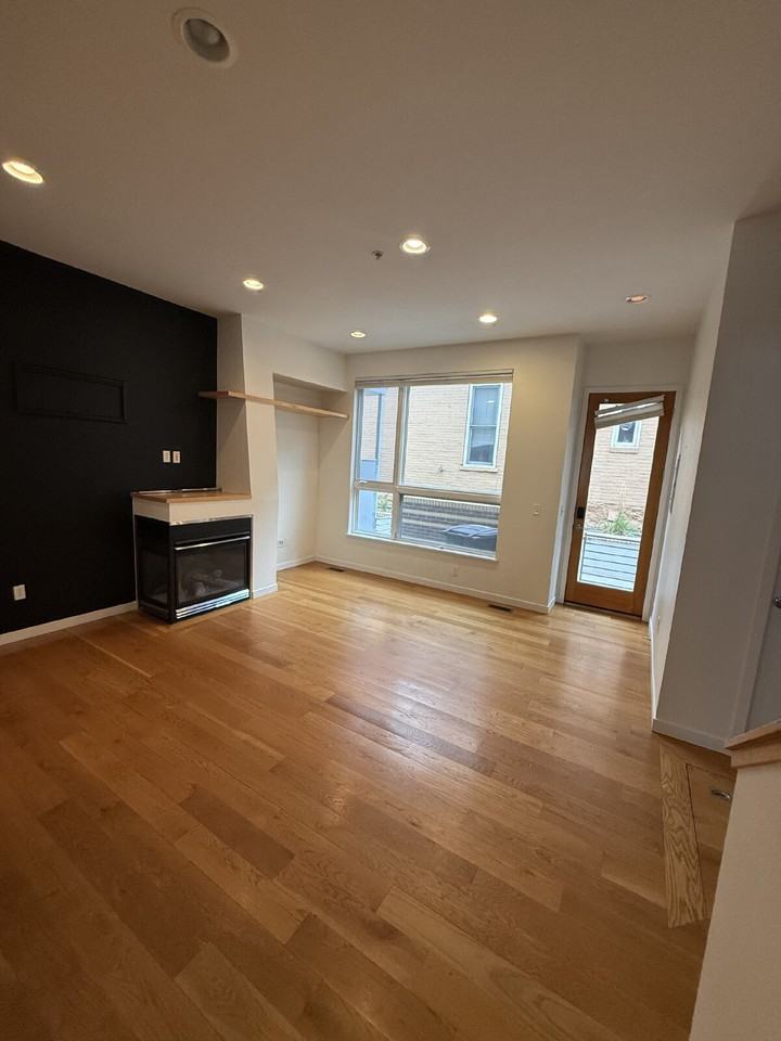2606 17th St - Photo 3 of 22