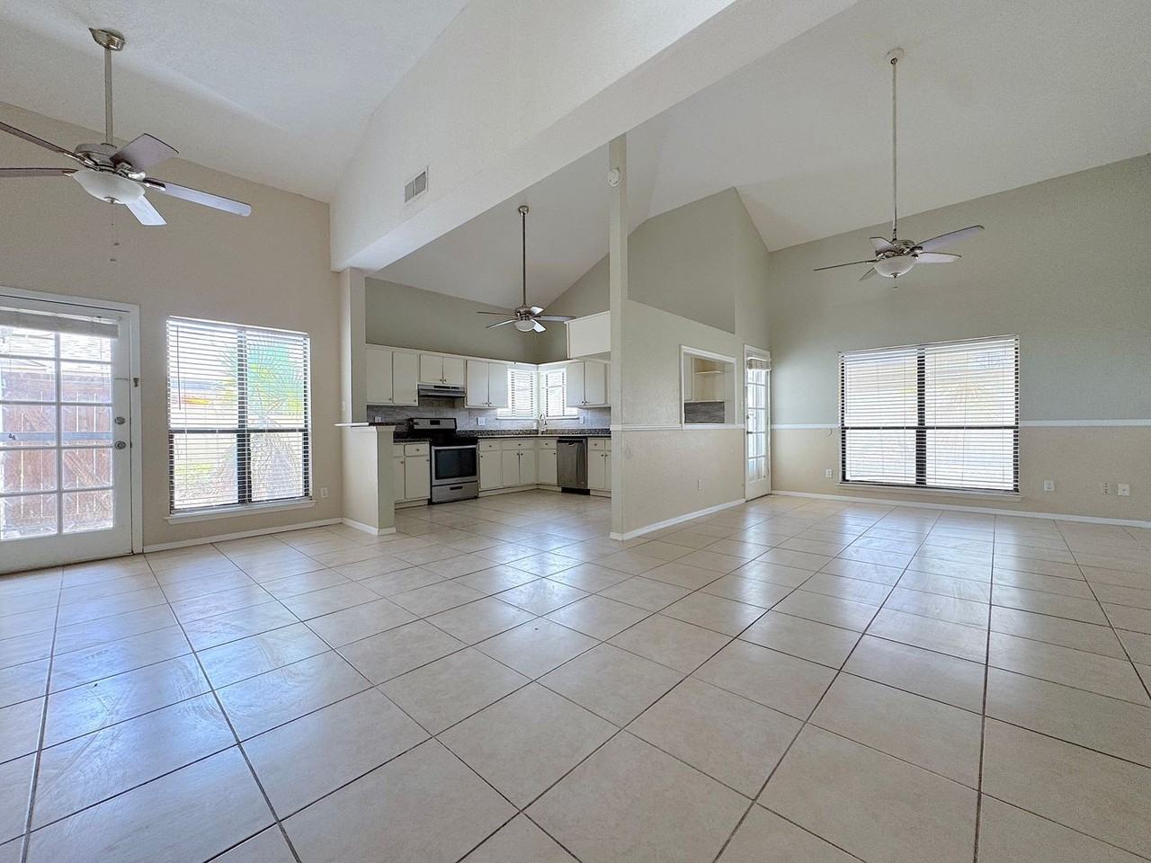 1605 Cezanne Cir - Photo 3 of 19