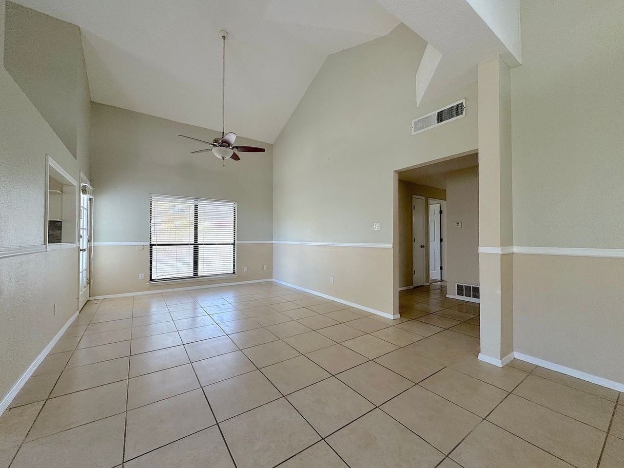 1605 Cezanne Cir - Photo 4 of 19