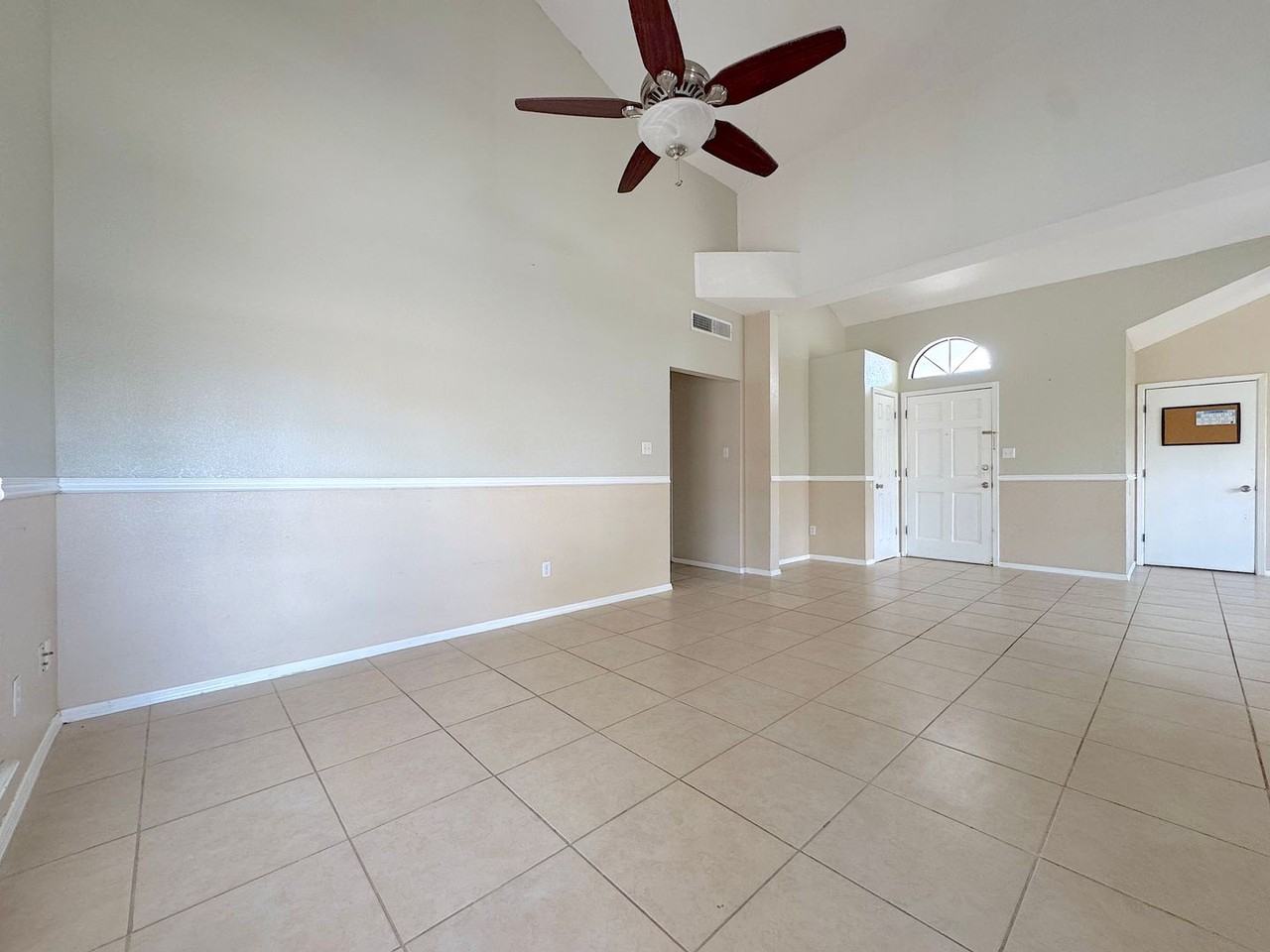 1605 Cezanne Cir - Photo 5 of 19