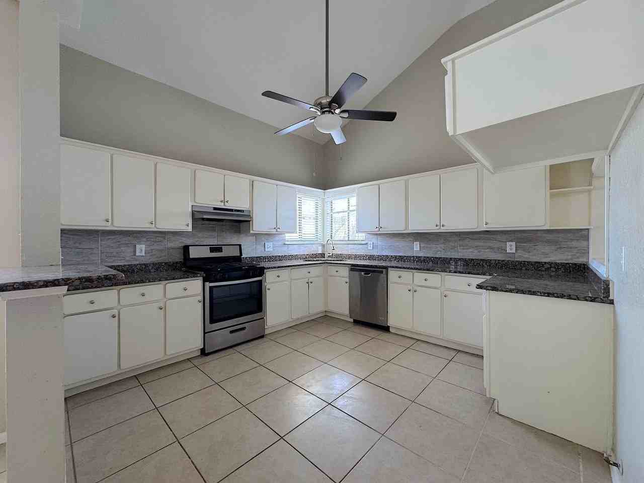 1605 Cezanne Cir - Photo 7 of 19