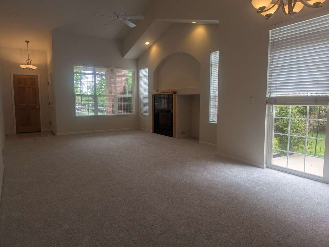 1333 Charles Dr #20 - Photo 3 of 17