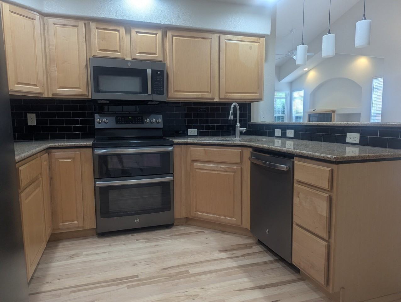1333 Charles Dr #20 - Photo 5 of 17