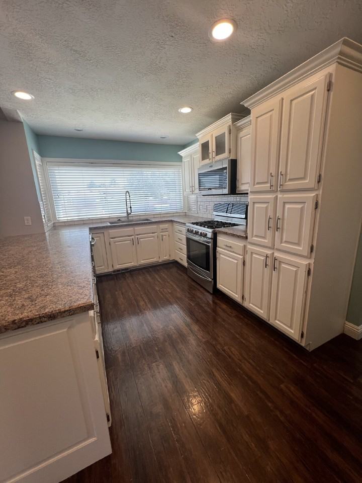 865 Larkspur Rd - Photo 7 of 28