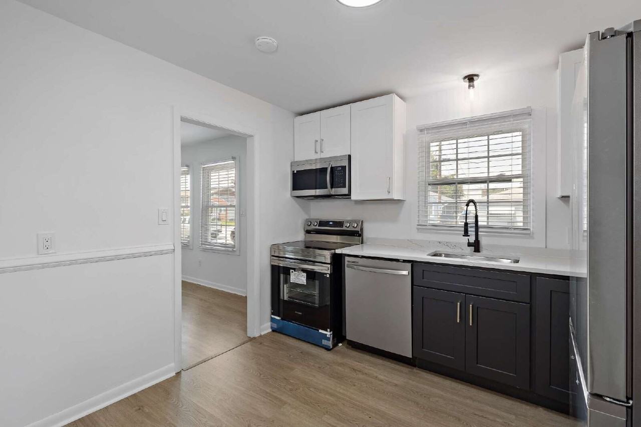 906 37th St - Photo 5 of 9