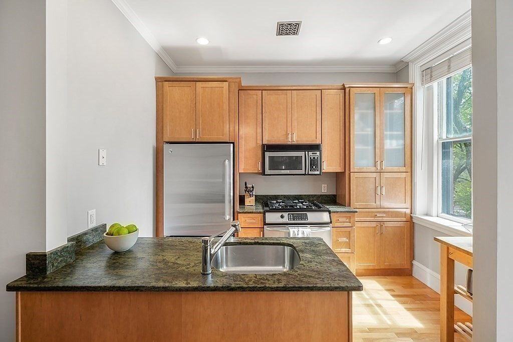 9 Upton St - Photo 2 of 16