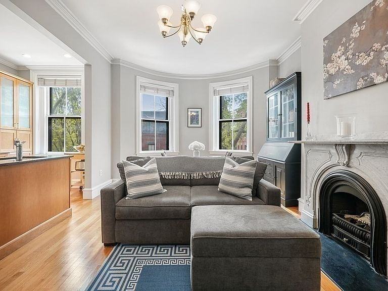 9 Upton St - Photo 7 of 16