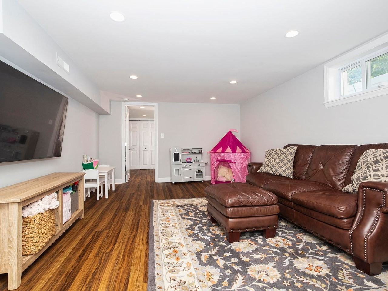 18 Spezzano Dr - Photo 3 of 23